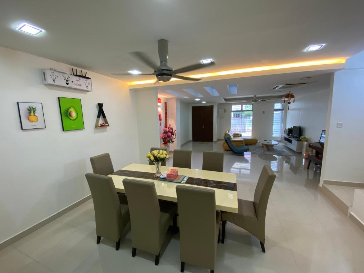 Entire Residential Home•Jia Residences Bkt Serdang沙登温暖的家 Seri Kembangan Exterior photo