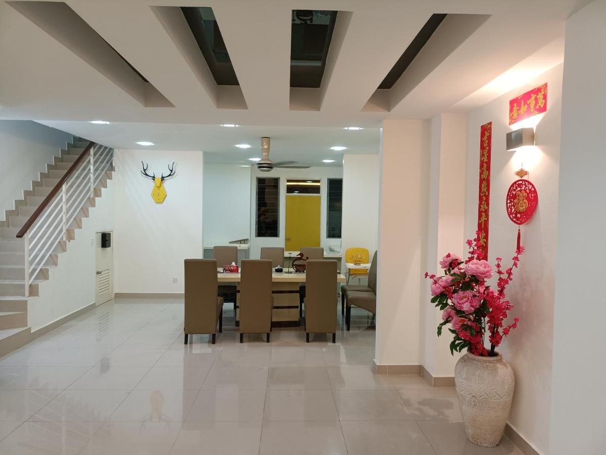 Entire Residential Home•Jia Residences Bkt Serdang沙登温暖的家 Seri Kembangan Exterior photo