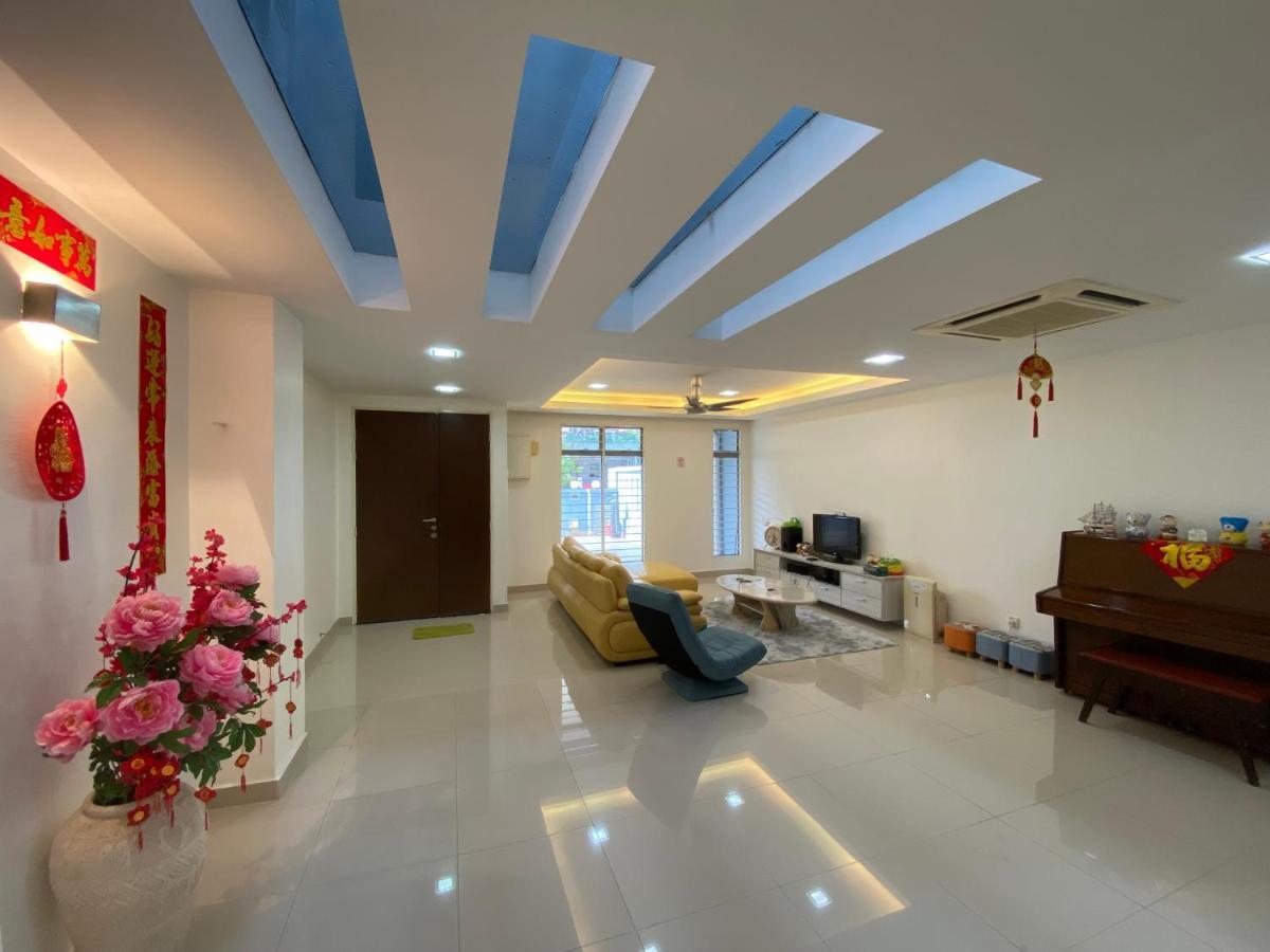 Entire Residential Home•Jia Residences Bkt Serdang沙登温暖的家 Seri Kembangan Exterior photo