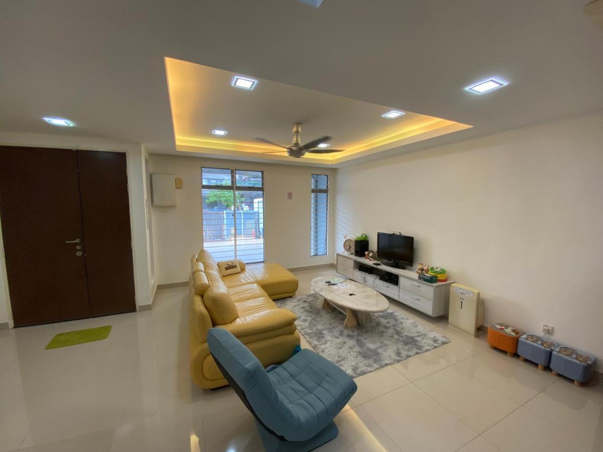 Entire Residential Home•Jia Residences Bkt Serdang沙登温暖的家 Seri Kembangan Exterior photo