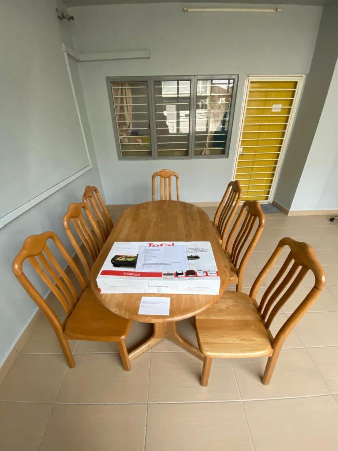 Entire Residential Home•Jia Residences Bkt Serdang沙登温暖的家 Seri Kembangan Exterior photo