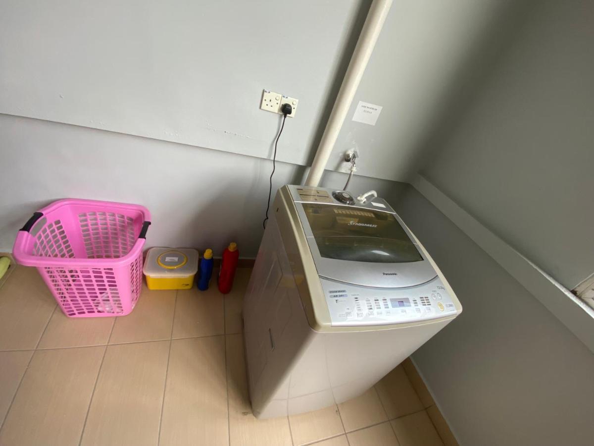 Entire Residential Home•Jia Residences Bkt Serdang沙登温暖的家 Seri Kembangan Exterior photo