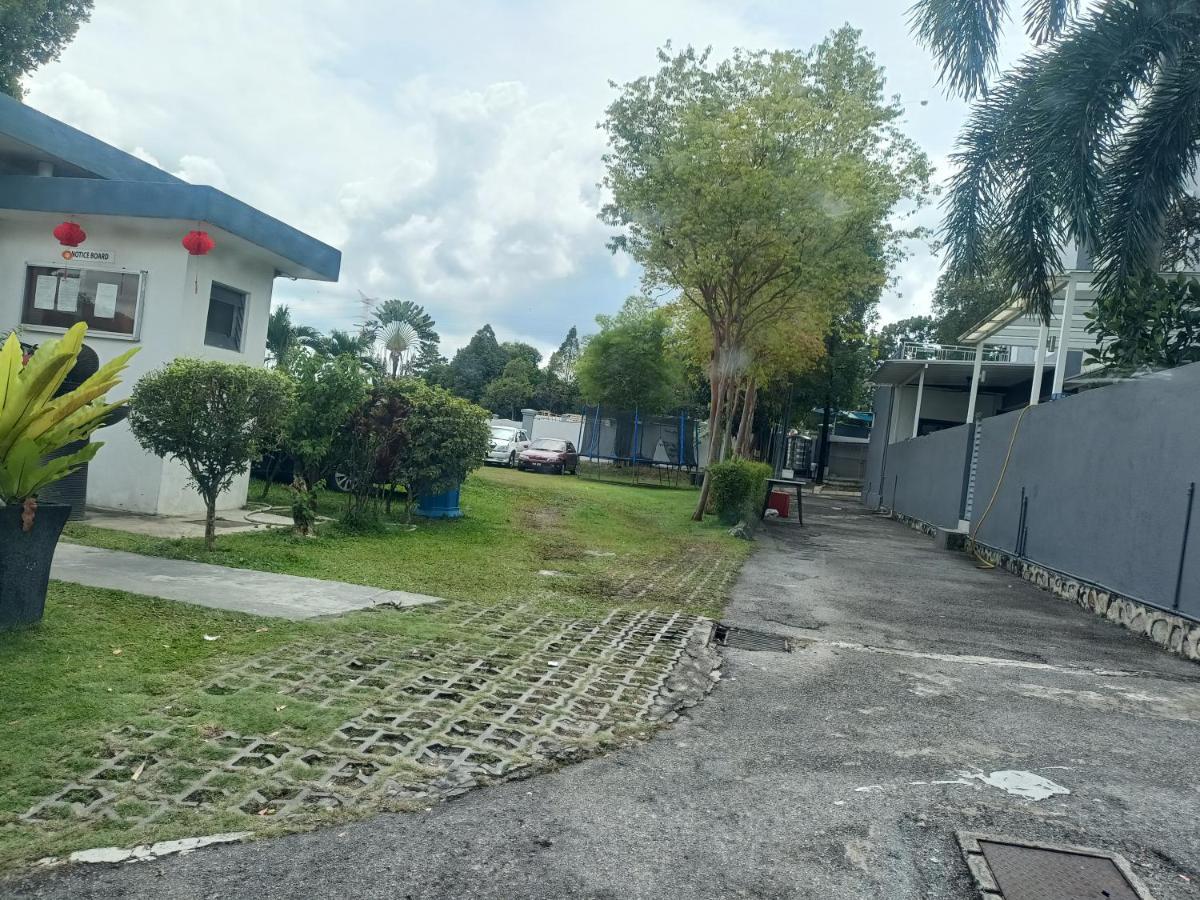 Entire Residential Home•Jia Residences Bkt Serdang沙登温暖的家 Seri Kembangan Exterior photo