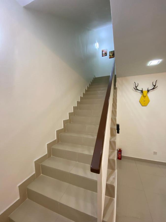 Entire Residential Home•Jia Residences Bkt Serdang沙登温暖的家 Seri Kembangan Exterior photo