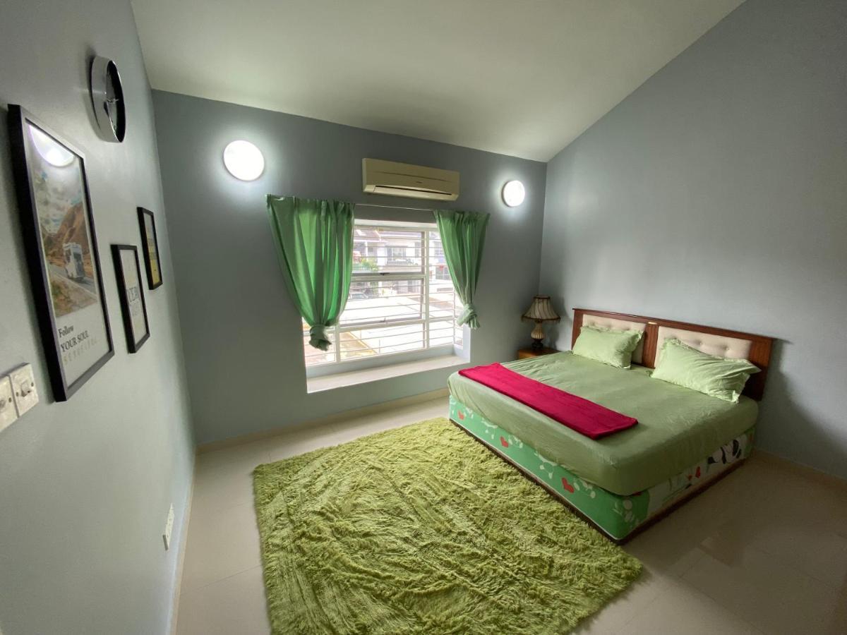 Entire Residential Home•Jia Residences Bkt Serdang沙登温暖的家 Seri Kembangan Exterior photo