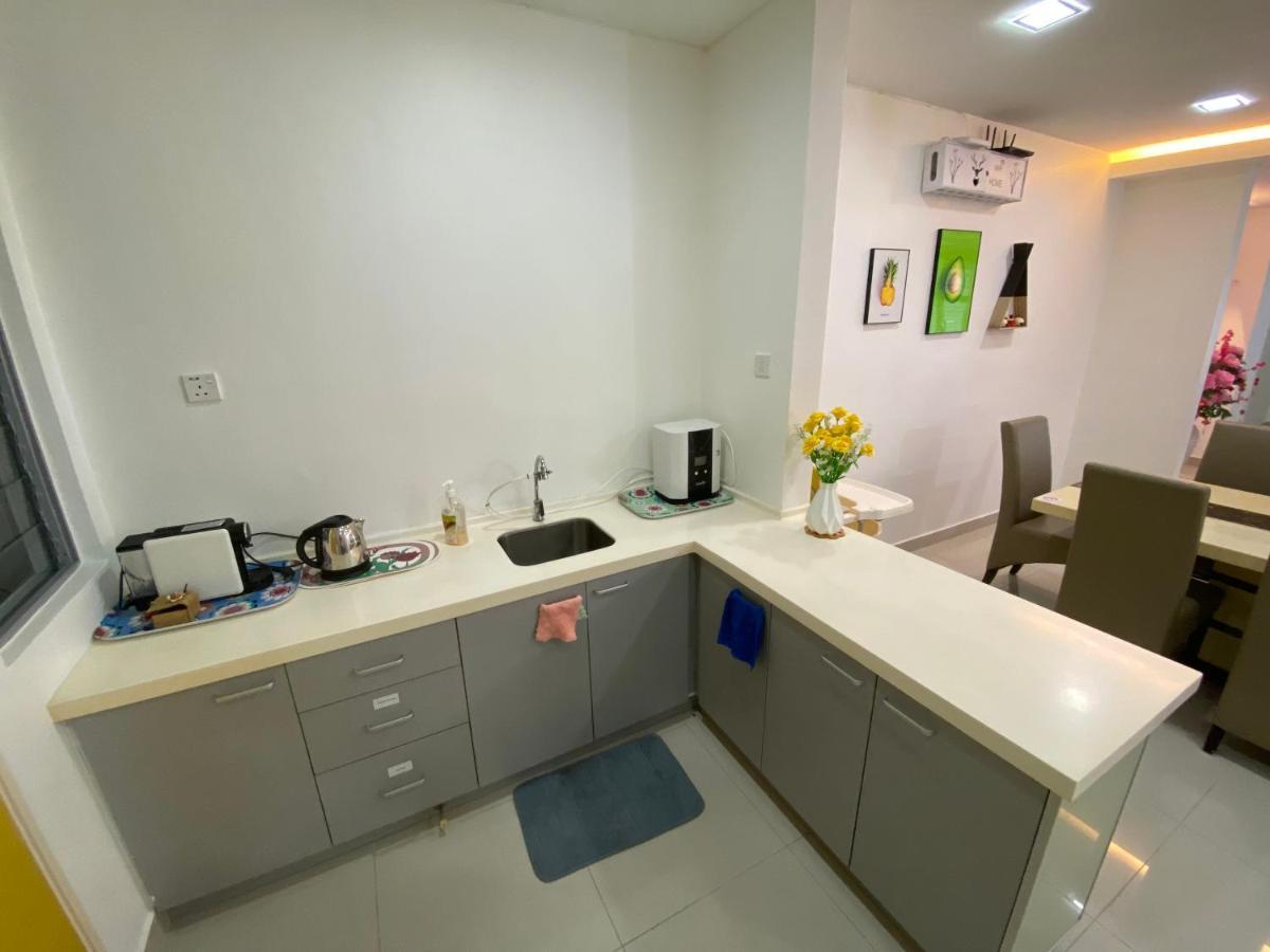 Entire Residential Home•Jia Residences Bkt Serdang沙登温暖的家 Seri Kembangan Exterior photo